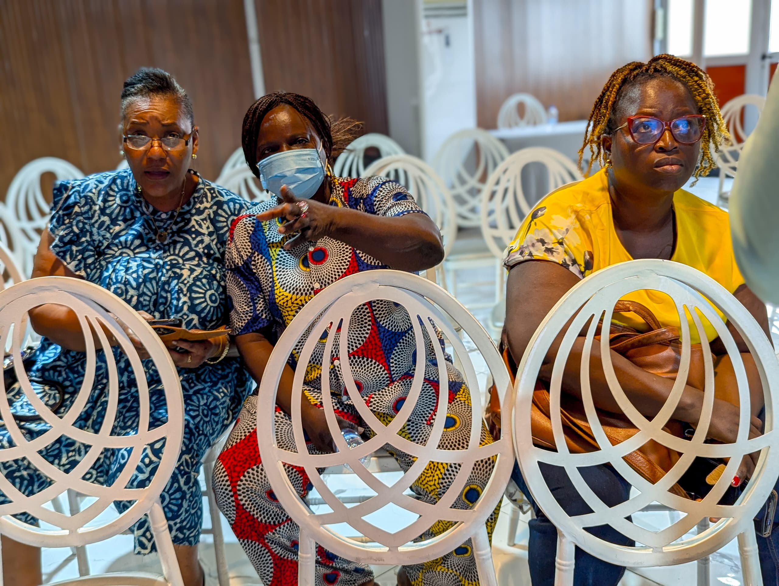 Participantes attentives pendant la présentation